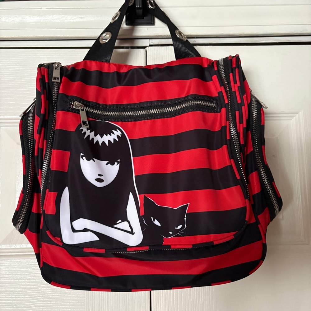 Dollskill Emily the Strange Lone Traveler Vanity Bag Makeup Toiletry Carrier - Picture 2 of 10